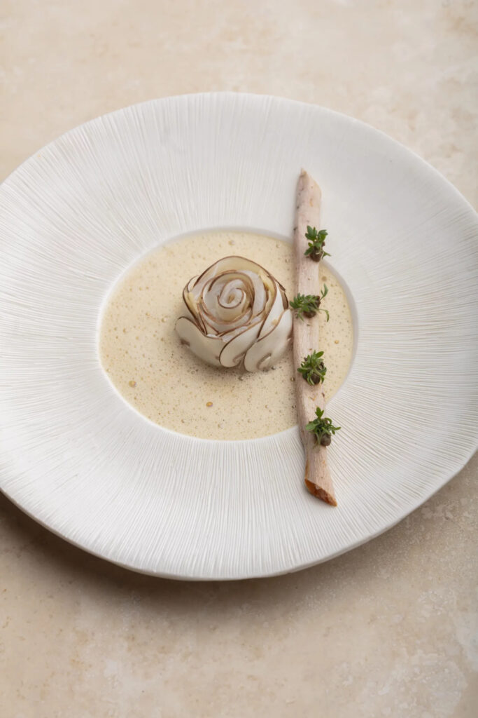 Rose de Saint-Jacques et champignons de Paris