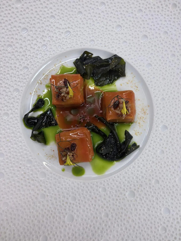 cannellonis de blette fumée, mousseline d’oignons nouveaux et jus caramélisé