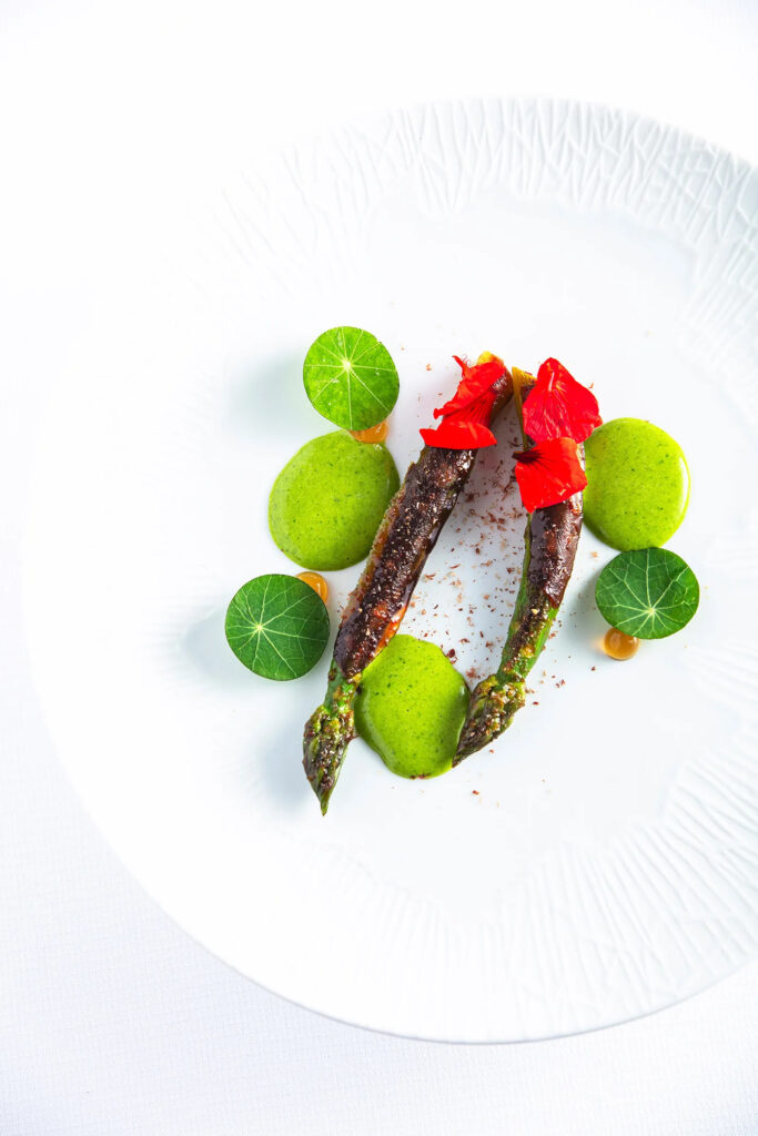 Asperge verte laquée au katsuobushi