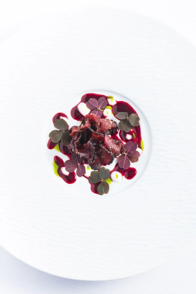 Betteraves grillées et fumées avec quinoa soufflé