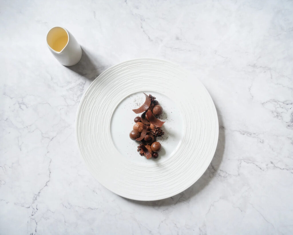 Dessert chocolat sésame et shoshu de Charles Coulombeau