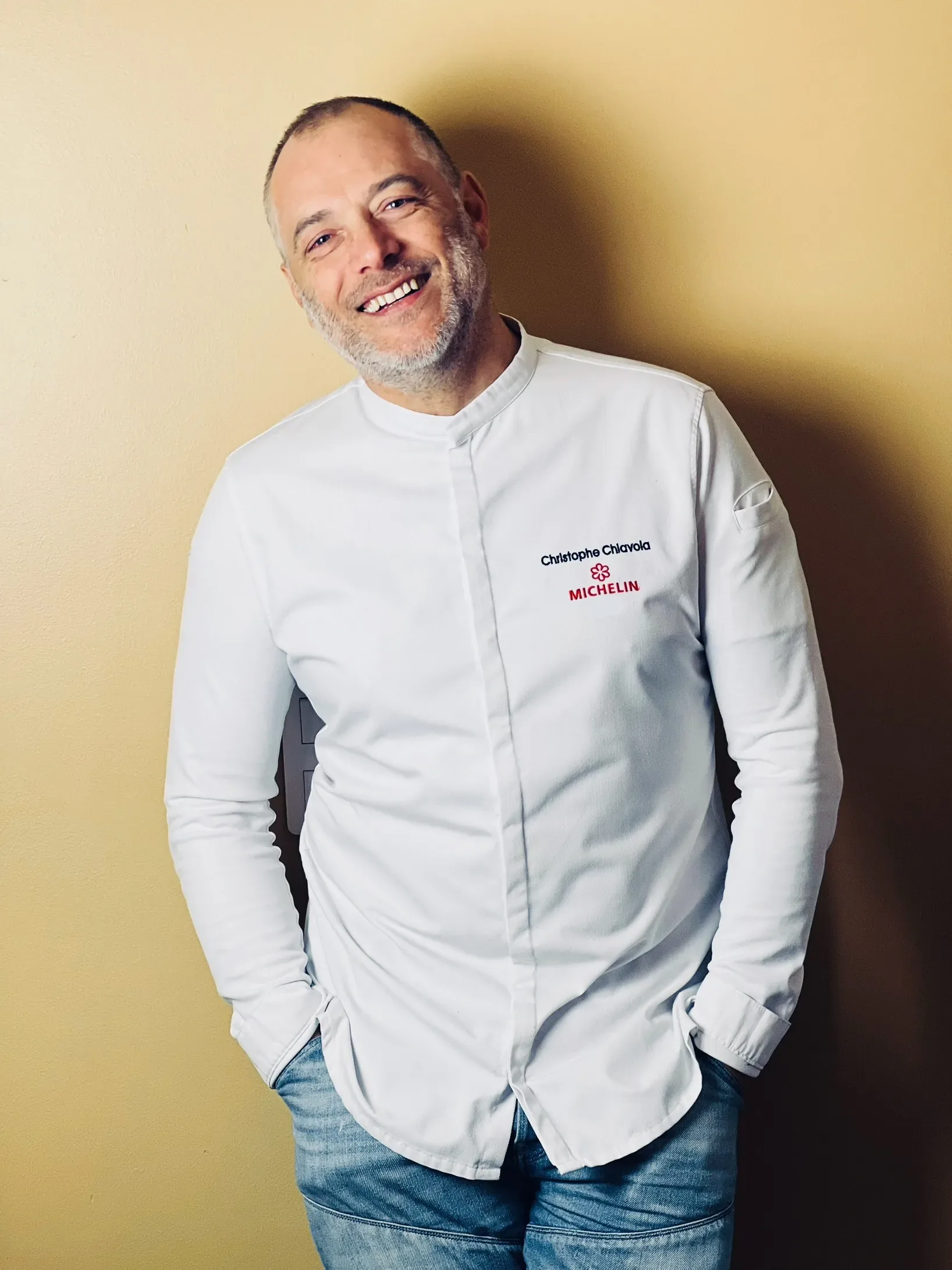 Christophe Chiavola avec des tranches de pastèque