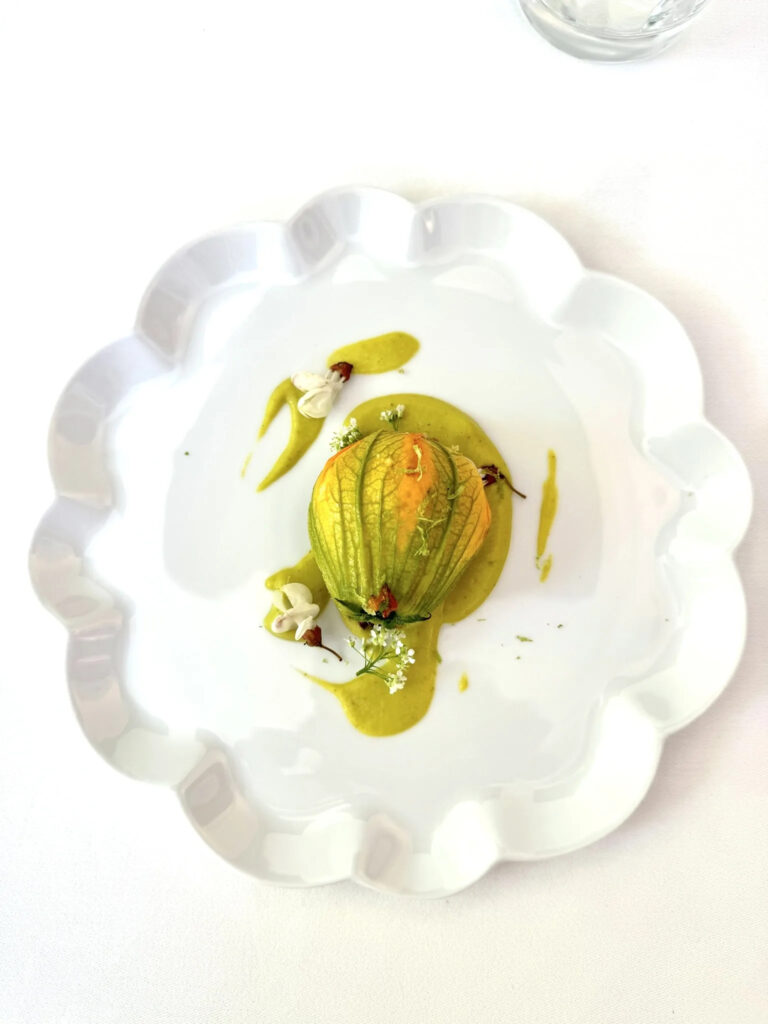 Fleur de courgette farcie à la bisque de crustacés