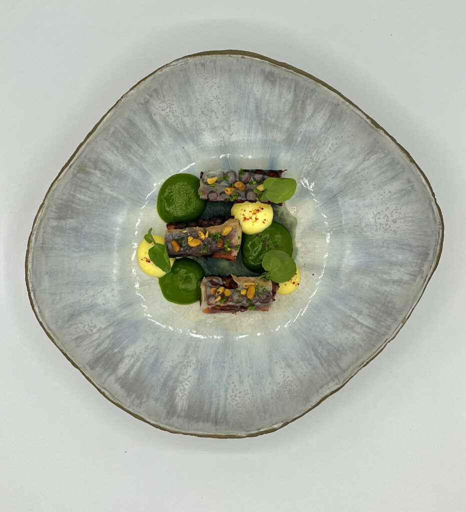 Poulpe Roc de Frontignan avec velours de roquette et sabayon au sureau