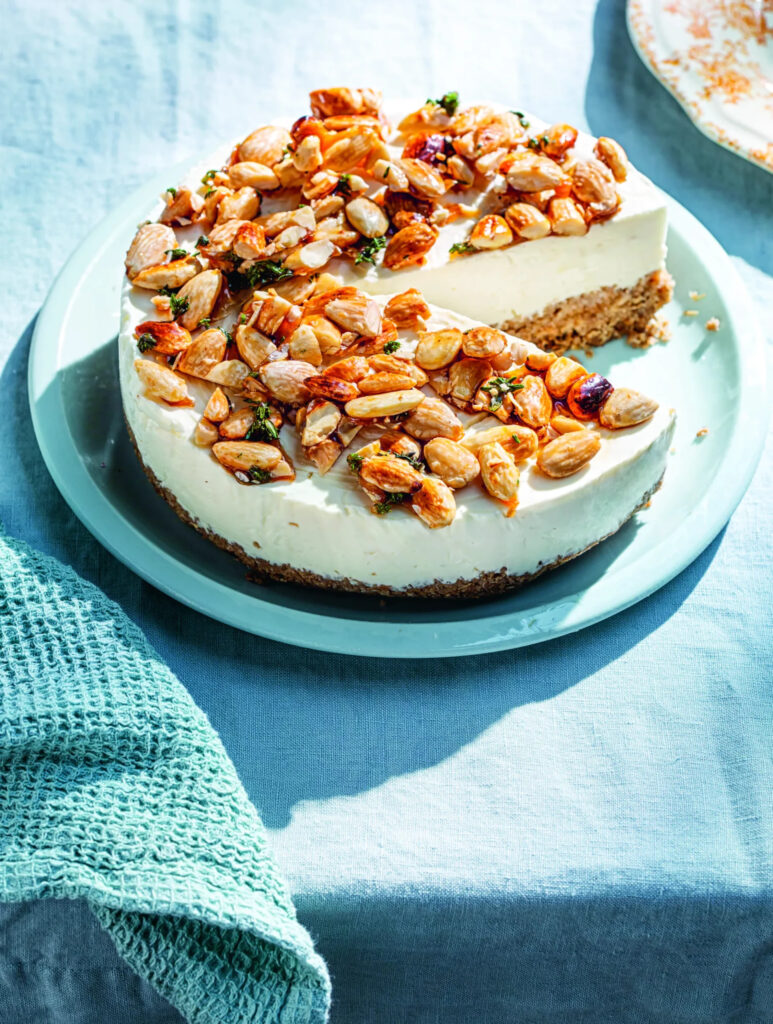 Cheesecake léger au yaourt, miel de thym et amandes caramélisées