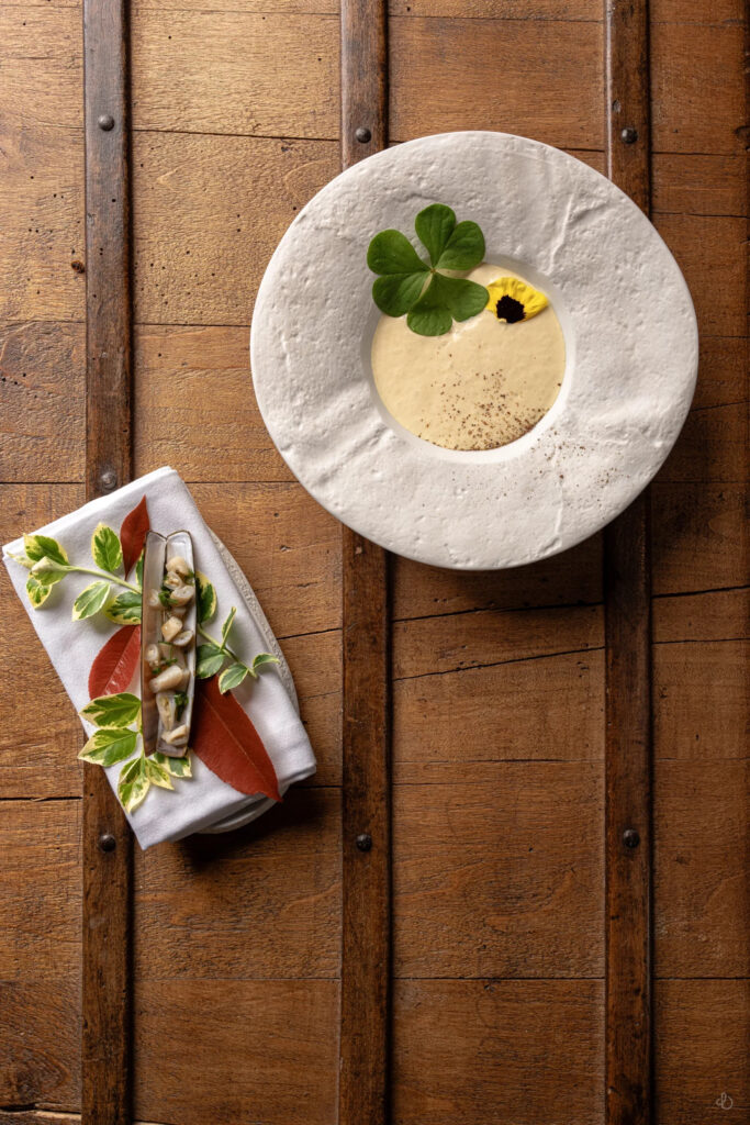 Émulsion à la Manzanilla avec morilles et couteaux