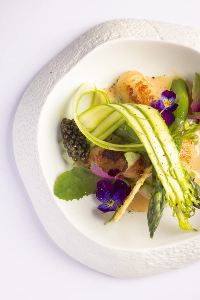 Gnocchis de pommes de terre aux asperges et caviar