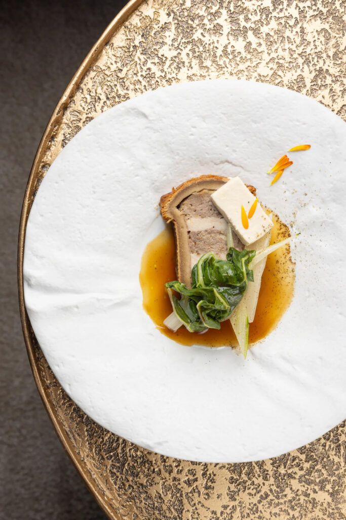 Pâté en croûte de volaille découpé