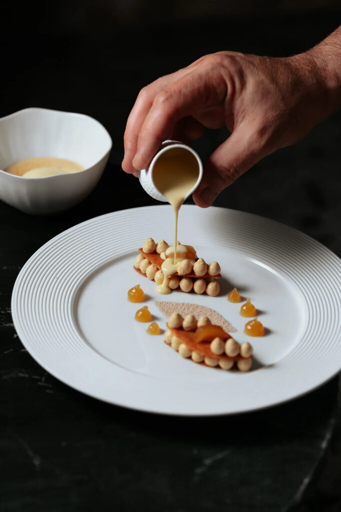 Dessert à base de panais confit, ganache Jivara et tuiles au lait