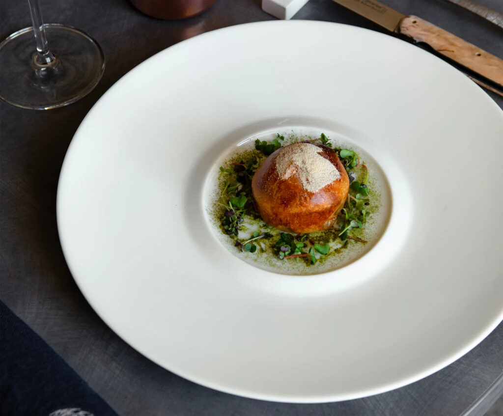 Brioches au sanglier, foie gras et cèpes