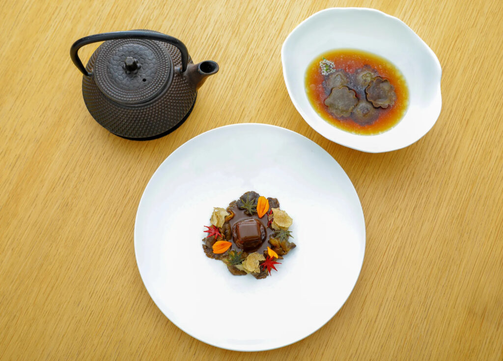 Double service de lièvre en deux plats élégants