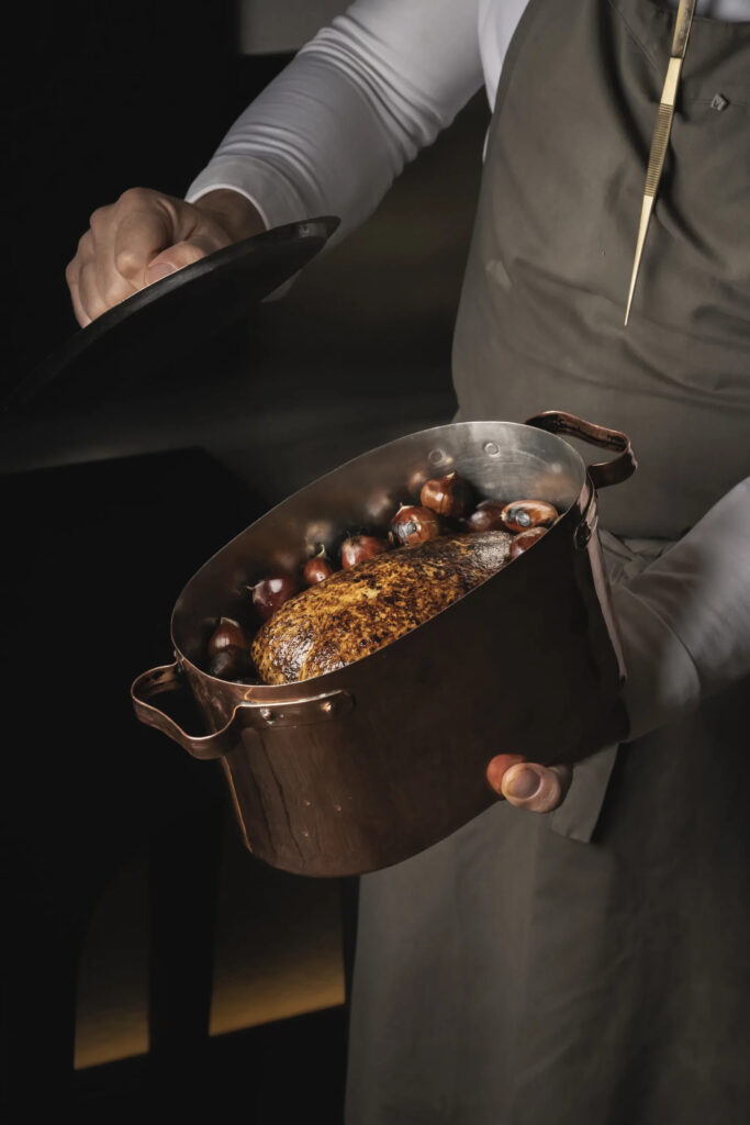 Cannette rôtie au feu de bois avec coing et châtaigne