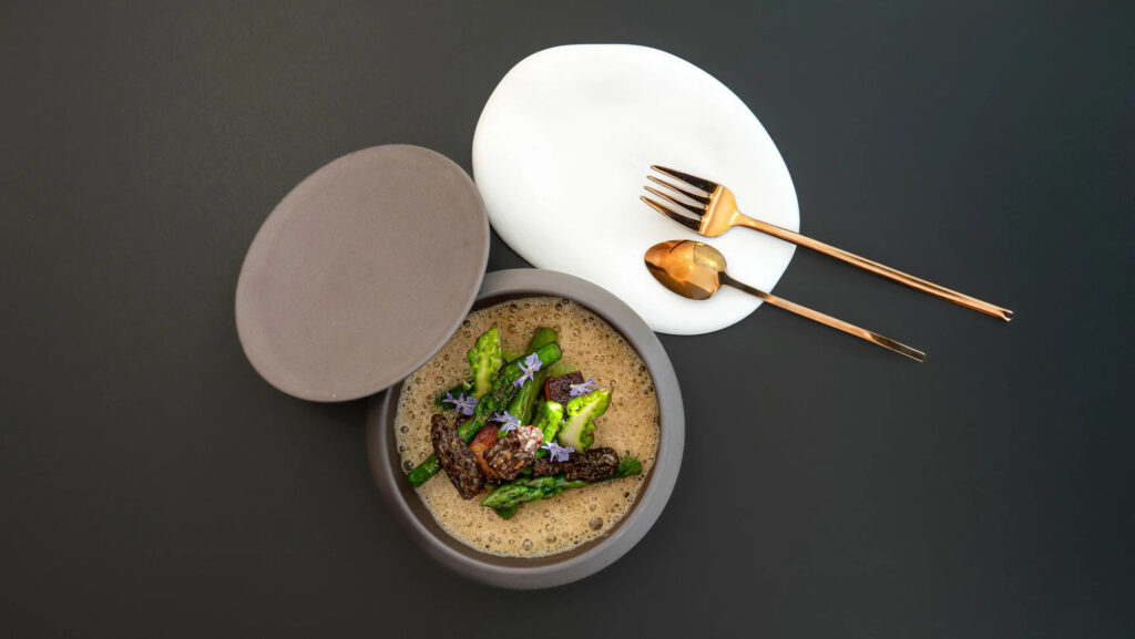 Asperges vertes et morilles au vin jaune