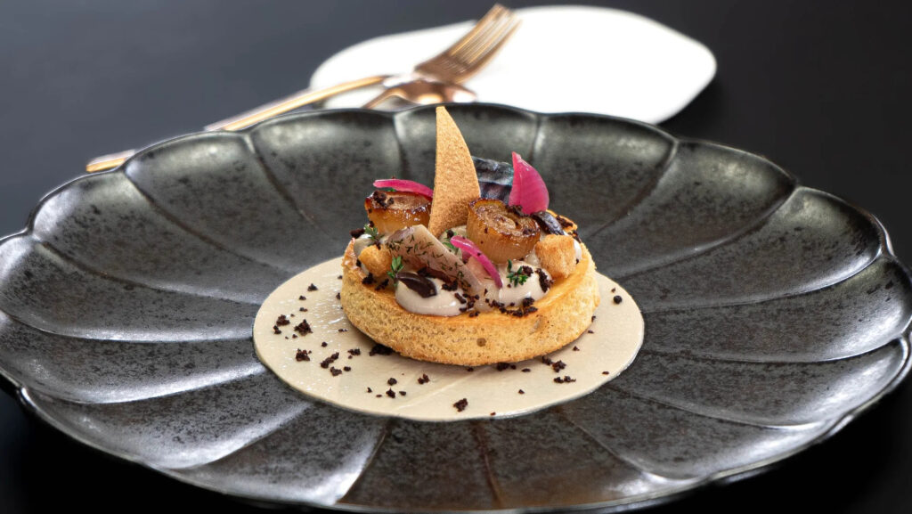 Pissaladière aux oignons doux, anchoïade et olives Taggiasche
